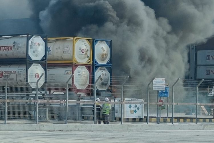 ISO Tank Container di NPCT1 Tanjung Priok Jakut Kebakaran