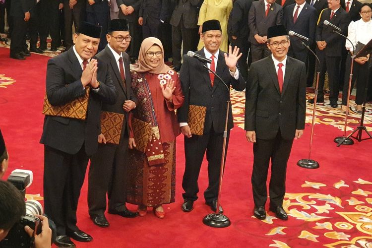 Presiden Joko Widodo melantik pimpinan Komisi Pemberantasan Korupsi 2019-2023. Mereka adalah Firli Bahuri, Alexander Marwata, Lili Pintauli Siregar,  Nawawi Pomolango, dan Nurul Ghufron. 