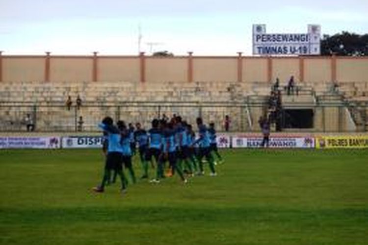 Timnas U-19 saat uji coba di Stadion Diponegoro Banyuwangi