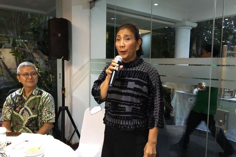 Menteri Kelautan dan Perikanan Susi Pudjiastuti saat acara buka puasa bersama wartawan di rumah dinasnya, Jakarta Selatan, Rabu (23/5/2018).