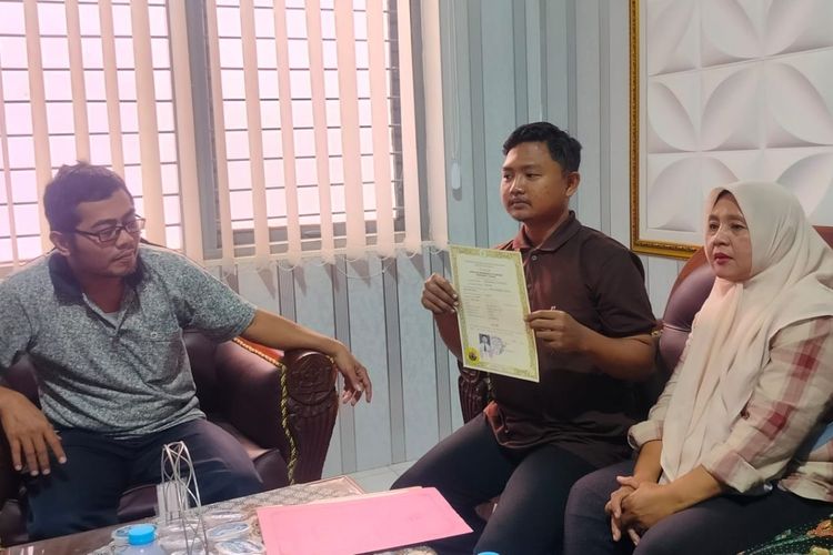 Tertahan 6 Tahun karena Tunggakan Rp 3.600.000, Ijazah Dio Akhirnya Diputihkan