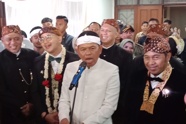 Gubernur Jawa Barat Dedi Mulyadi menghadiri rapat Paripurna pada hari jadi Kota Cimahi ke-24 pada Sabtu (21/6/2025).