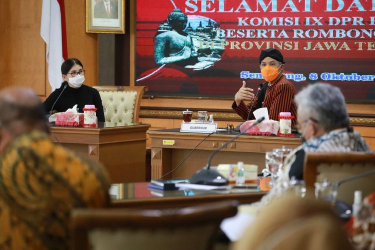 Ganjar Pranowo menyampaikan kesulitan yang dihadapi pihaknya kepada Anggota Komisi IX DPR RI  terkait penanganan Covid-19 di Jawa Tengah, Kamis (8/10/2020).