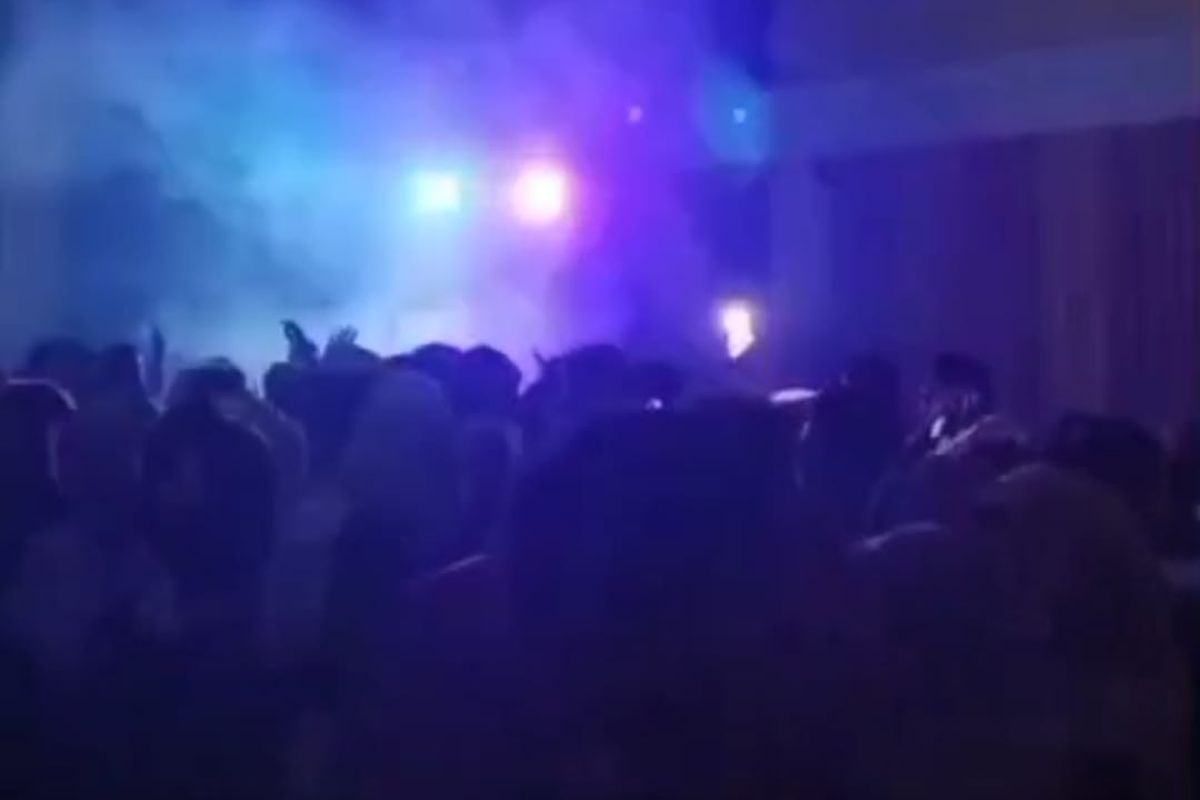 Pelajar di Maluku Gelar Pesta dan Sulap Gedung Pemkab Mirip Diskotek, Bupati Angkat Bicara