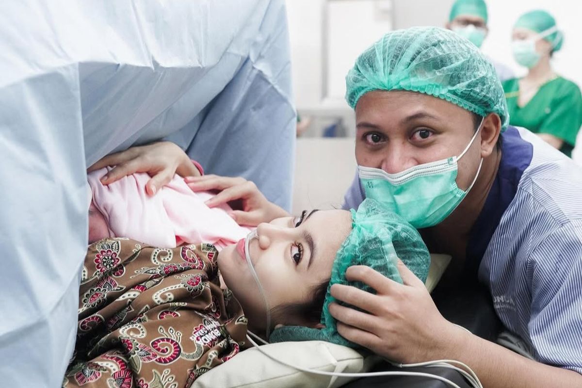 Penyanyi Mahalini melahirkan anak pertama, Minggu (16/2025). Anak Pertama Mahalini dan Rizky Febian itu berjenis kelamin perempuan.