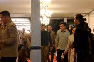 Wapres Gibran Melayat Raja Keraton Kasunanan Solo PB XIII