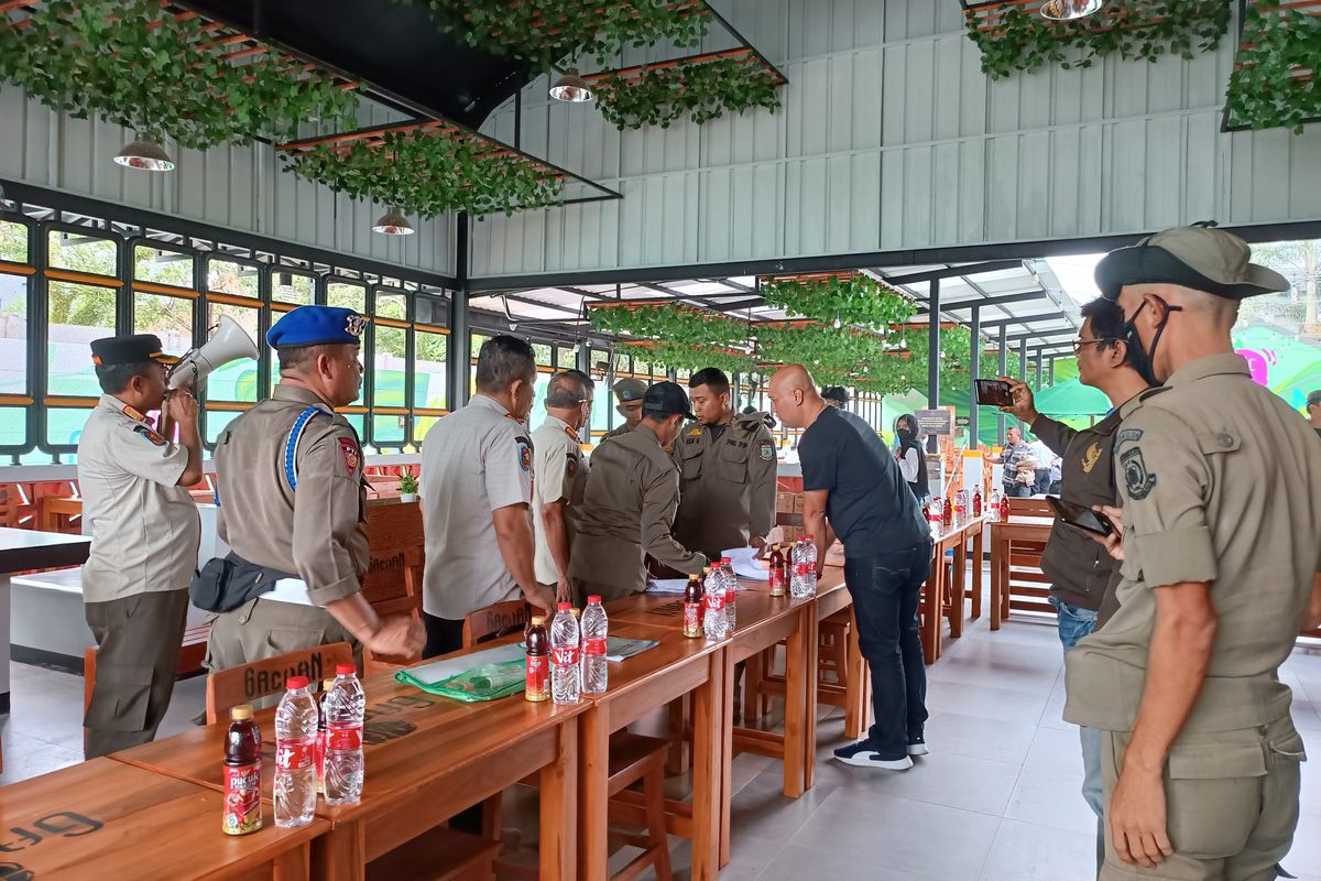 Mie Gacoan Serpong disegel kedua kalinya pada Kamis (5/1/2023) menjelang grand opening yang akan dilakukan besok. 