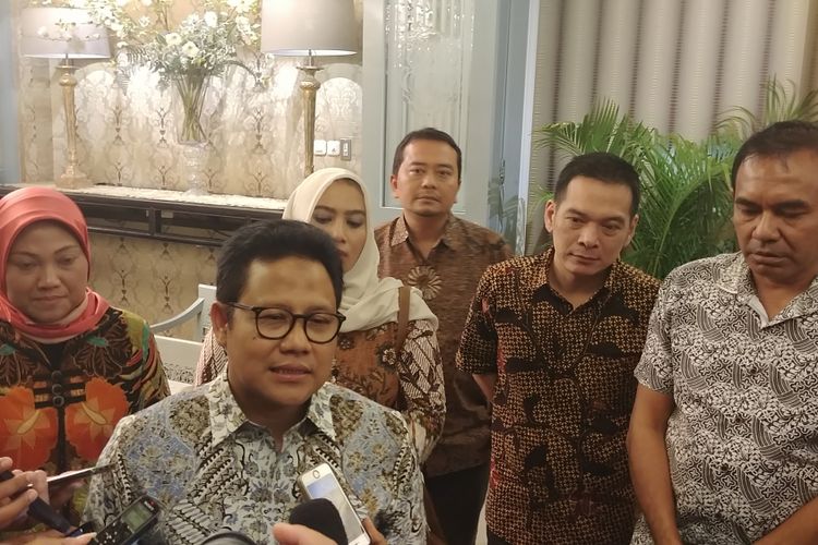 Ketua Umum PKB Muhaimin Iskandar usai makan malam dengan Dubes Negara Eropa di Menteng, Jakarta, Jumat (7/7/2017).