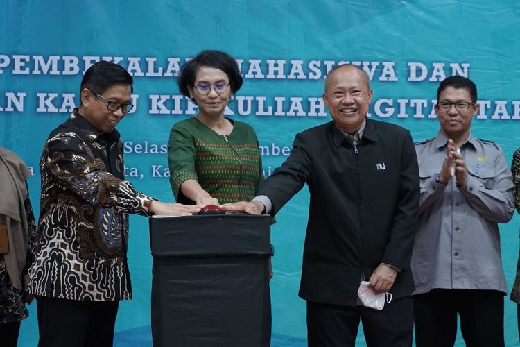 Pembukaan pembekalan mahasiswa penerima KIP Kuliah dan peluncuran KIP Kuliah Digital di UNJ, Jakarta, pada 13 Desember 2022.