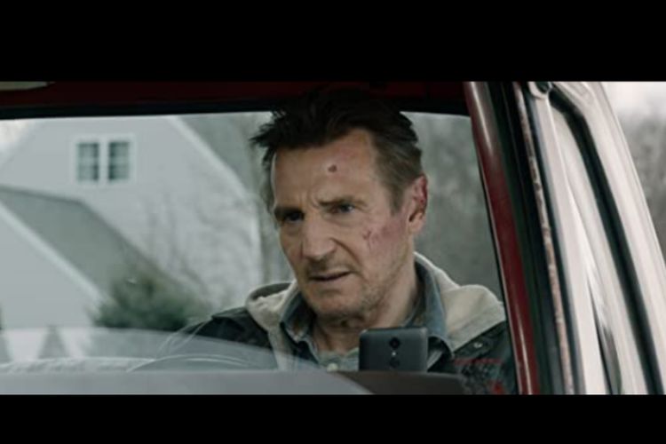 Liam Neeson berperan sebagai Tom Dolan dalam film Honest Thief (2020)