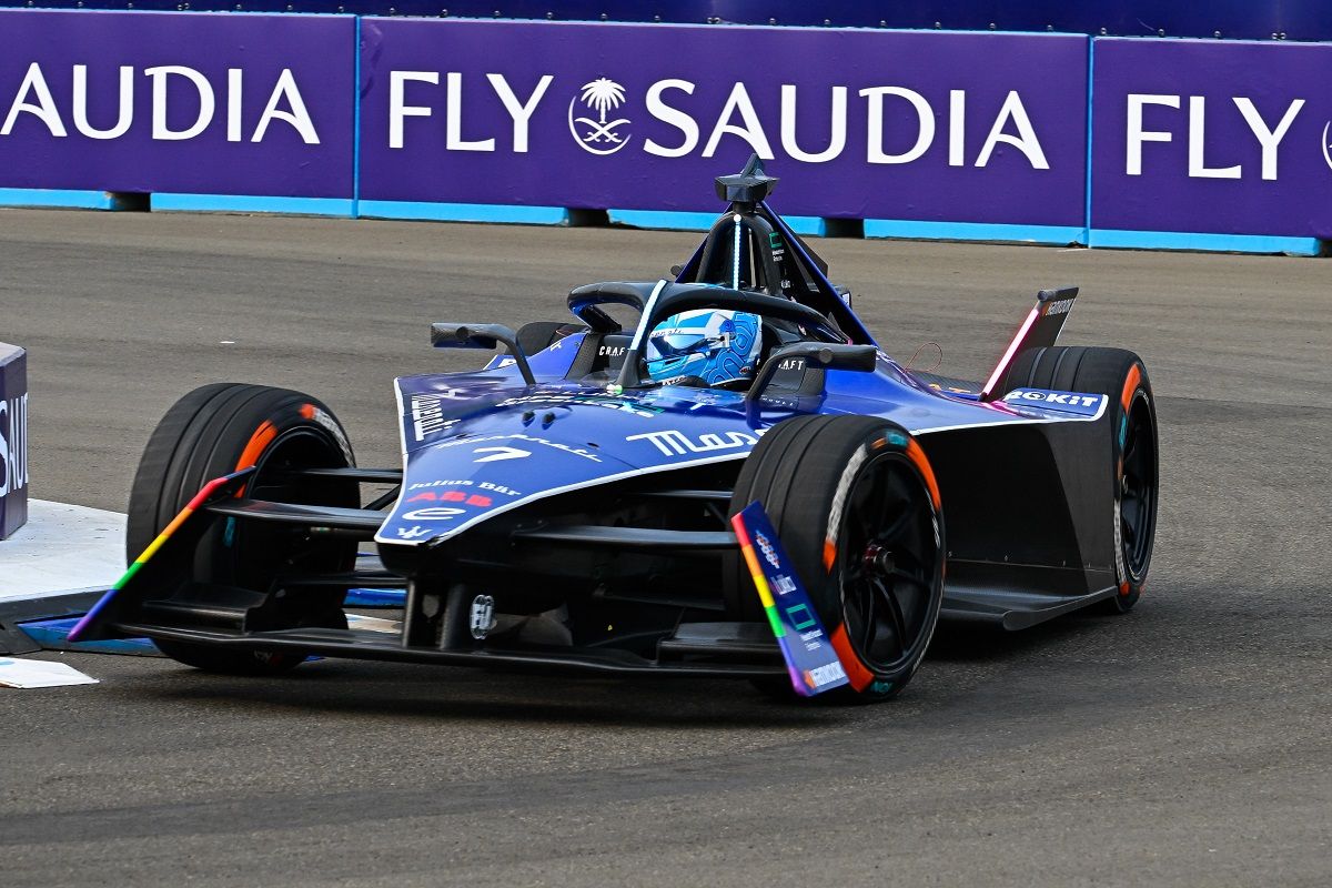 Pebalap Maserati, Maximilian Gunther, saat tampil dalam ajang Formula E Jakarta 2023 di Jakarta International E-Prix Circuit (JIEC), Ancol, Minggu (4/6/2023).