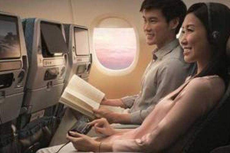 Kursi Kelas Ekonomi Singapore Airlines menawarkan kenyamanan tambahan dengan ruang personal dan ruang untuk kaki yang ditingkatkan. Setiap kursi dilengkapi dengan sandaran kursi terbaru untuk lebih menjaga kenyamanan punggung. Tempat duduk yang dilengkapi dengan sandaran leher yang nyaman dengan ketinggian yang dapat disesuaikan.