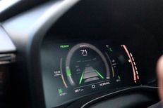 Indikator BBM Nyala, Ini Perkiraan Jarak yang Masih Bisa Ditempuh Mobil