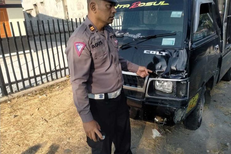Mobil pikap L 300 yang dikendarai SAR (21) warga Desa Janggan Kecamatan Poncol Magetan yang menumbur sepedamotor yang dikendarai FJP salah satu karyawan perusahaan rokok yang akan berangkat kerja. Korban yang masuk kolong mobil pikap susrki carry tewas di lokasi kejadian dengan mengalami luka pada bagian wajah dan kaki.