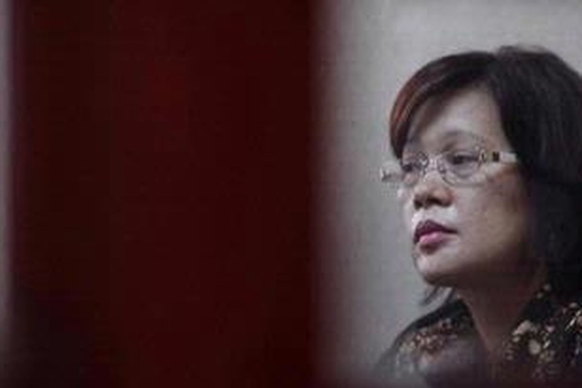 Terpidana kasus wisma atlet Mindo Rosalina Manulang saat menunggu persidangan di Pengadilan Tindak Pidana Korupsi, Jakarta, Rabu (27/7/2011). 