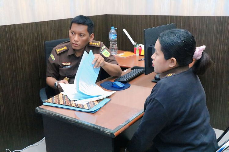 Bolos 3 Bulan Lebih dan Terlibat Penipuan, Oknum Pegawai Kejari Aru Dipecat Tidak Hormat