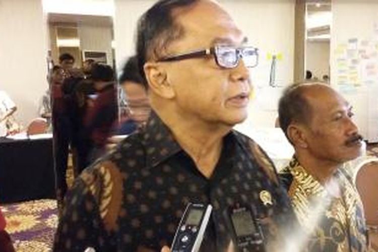 Anggota Dewan Pertimbangan Presiden, Sidarto Danusubroto, saat ditemui seusai menjadi narasumber dalam diskusi publik mengenai HAM di Menteng, Jakarta Pusat, Jumat (21/8/2015).