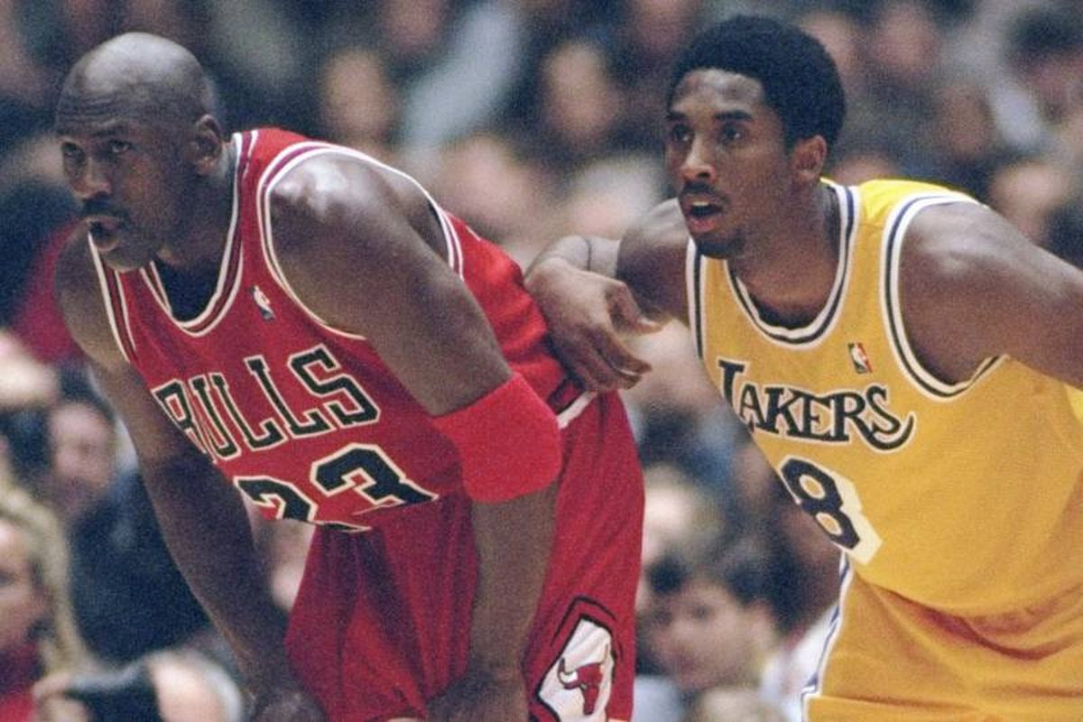 Pertemuan antara Michael Jordan dan Kobe Bryant dalam sebuah pertandingan NBA yang melibatkan Chicago Bulls vs Los Angeles Lakers.