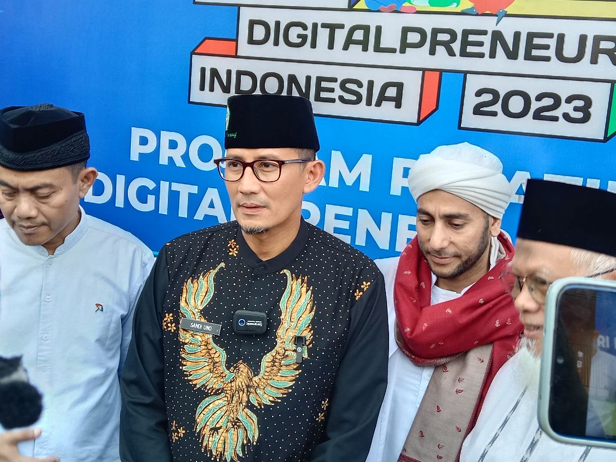 Menteri Sandiaga Kunjungi 2 Pesantren di Jombang, Dorong Santri Buka Usaha Industri Halal