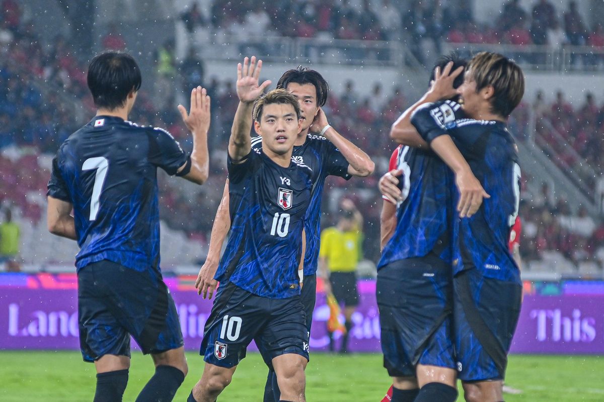 Buah dari keuletan Timnas Jepang baru mampu mencetak gol menit 35 melakukan selebrasi setelahnya dalam pertandingan Kualifikasi Piala Dunia 2026 Zona Asia antara Indonesia vs Jepang, Jumat (15/11/2024) di Stadion Gelora Bung Karno Jakarta. 