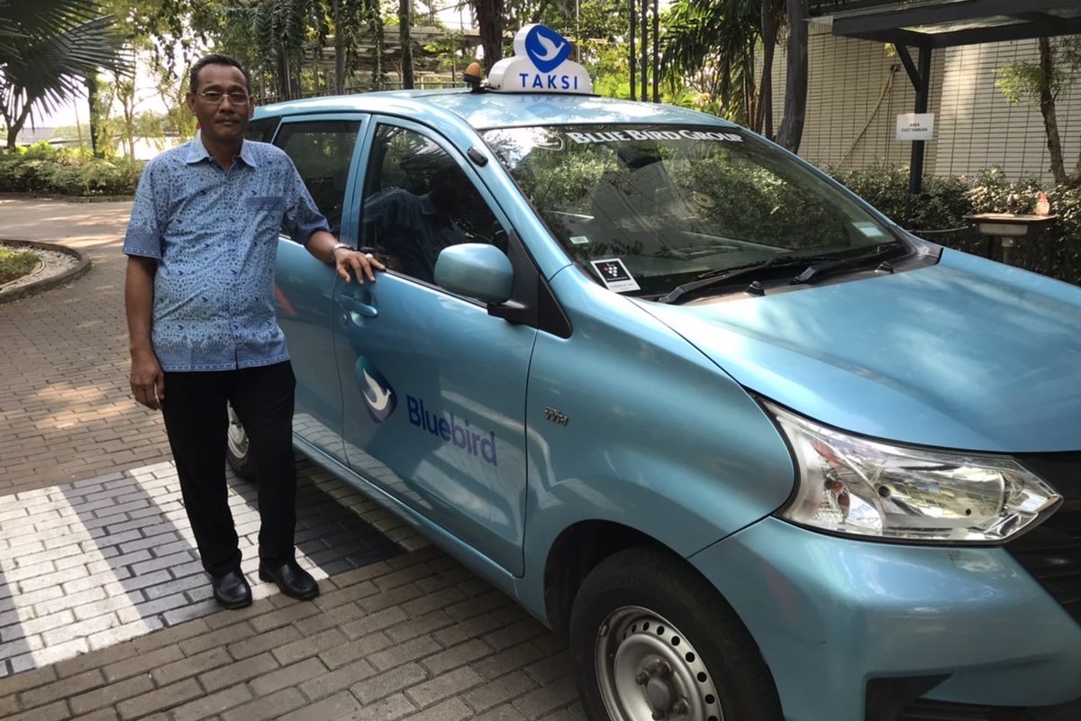 Darmaji (57), supir taksi Blue Bird yang telah berkarir selama 32 tahun saat ditemui di Kantor Pusat Blue Bird di kawasan Mampang Prapatan, Jakarta Selatan pada Senin (1/8/2022) siang. 
