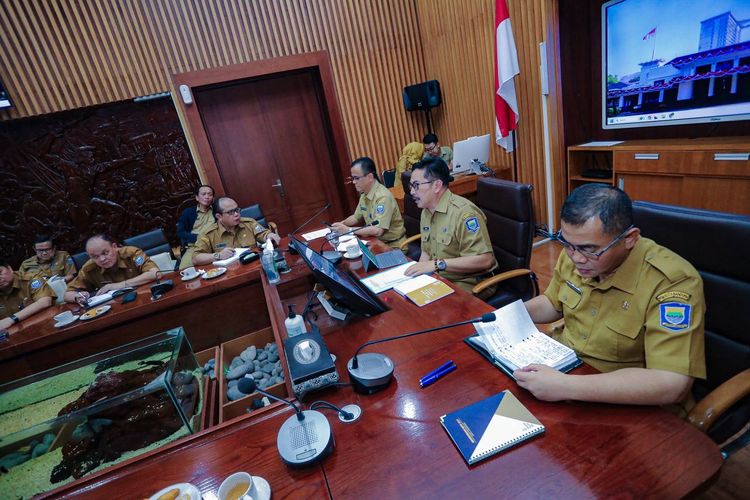 Pemerintah Kota Bandung membahasa penertiban ataupun penataan Pedagang Kaki Lima (PKL).