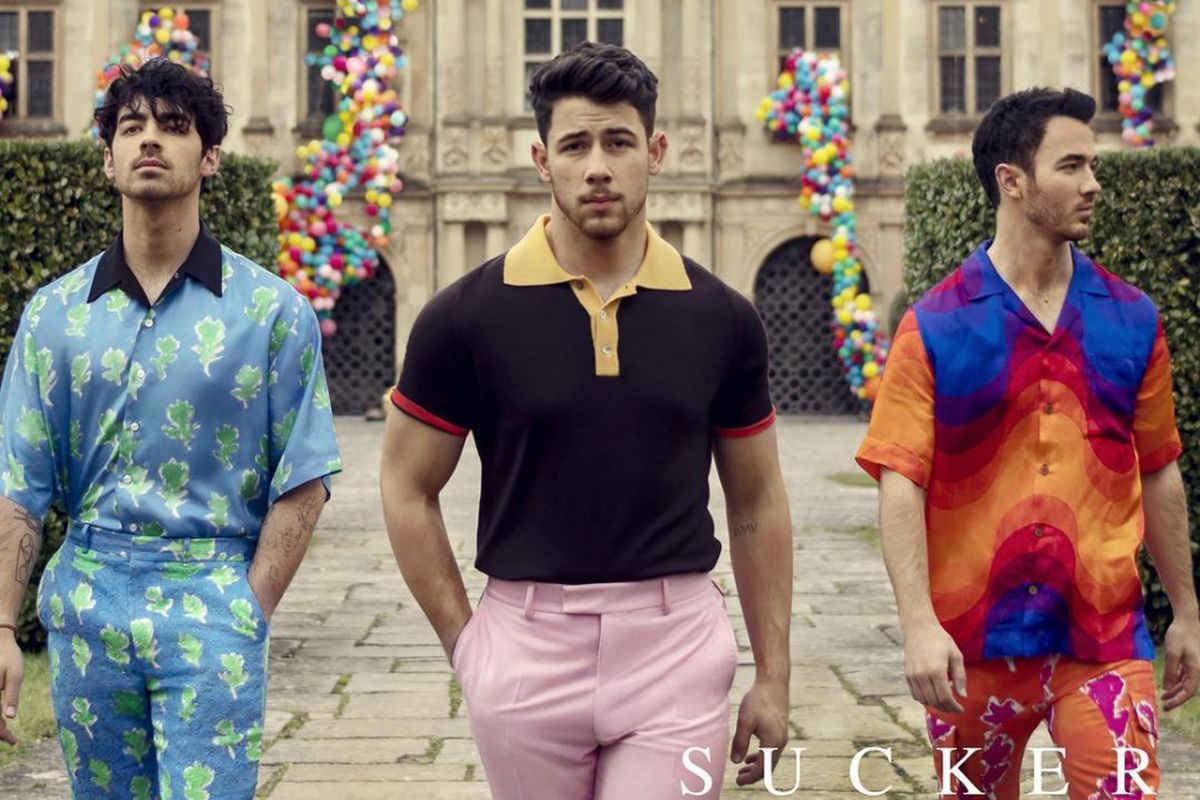 Joe, Nick, dan Kevin Jonas, tiga bersaudara yang tergabung dalam grup band Jonas Brothers.