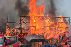 Gas Bocor, Sebuah Restoran di Karawang Ludes Dilahap Api