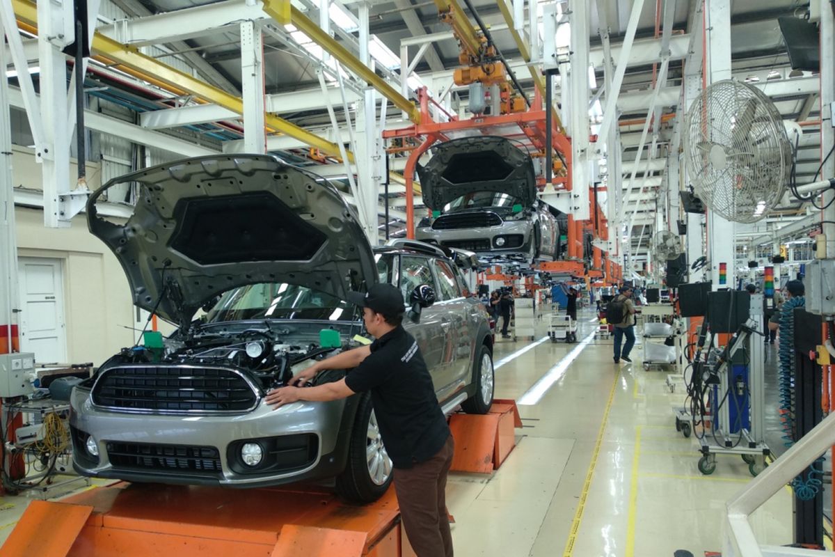 Lini produksi Mini Countryman di pabrik perakitan Sunter