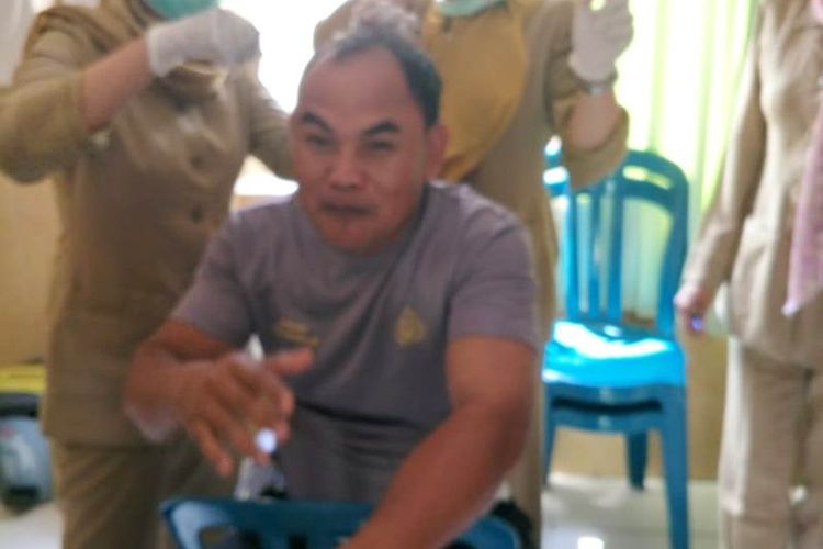 Aiptu Kosrin, Kanit Provos Polsek Tlogowungu, Kabupaten Pati, Jawa Tengah, saat dirawat di Puskesmas Tlogowungu, Selasa (27/8/2019).