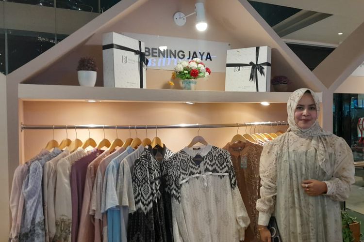 Yulis Manevia, Owner Bening Jaya, UKM Fesyen Muslim