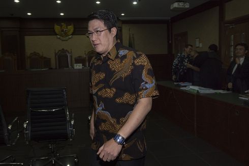 Kakak Andi Narogong Bungkam Usai Diperiksa KPK