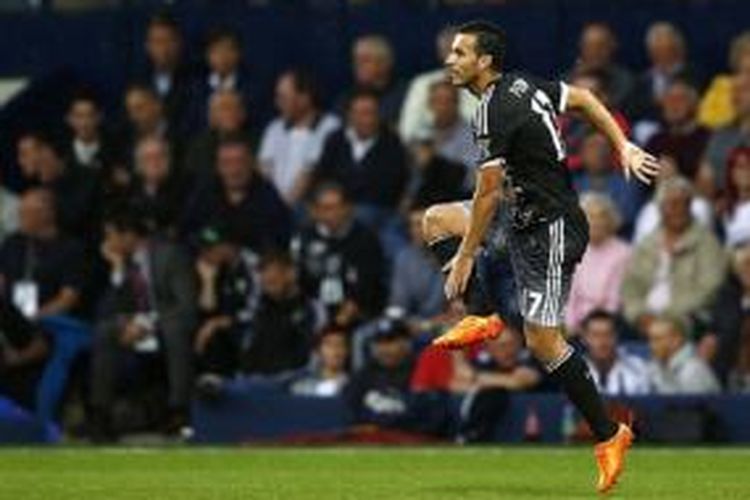 Pedro Rodriguez lakoni debut saat Chelsea melawat ke kandang West Bromwich Albion, Minggu (23/8/2015). 
