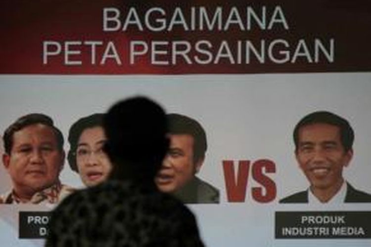 Ekonom, Didik J Rachbini menyampaikan hasil survei Pusat Data Bersatu mengenai calon presiden di Jakarta, 6 Februari 2013. Hasil survei memunculkan nama Joko Widodo sebagai calon potensial presiden pada urutan pertama disusul Prabowo Subianto, Megawati Soekarno Putri dan Rhoma Irama.