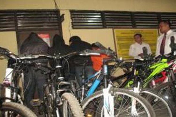 Tiga remaja pencuri sepeda gunung ditangkap.