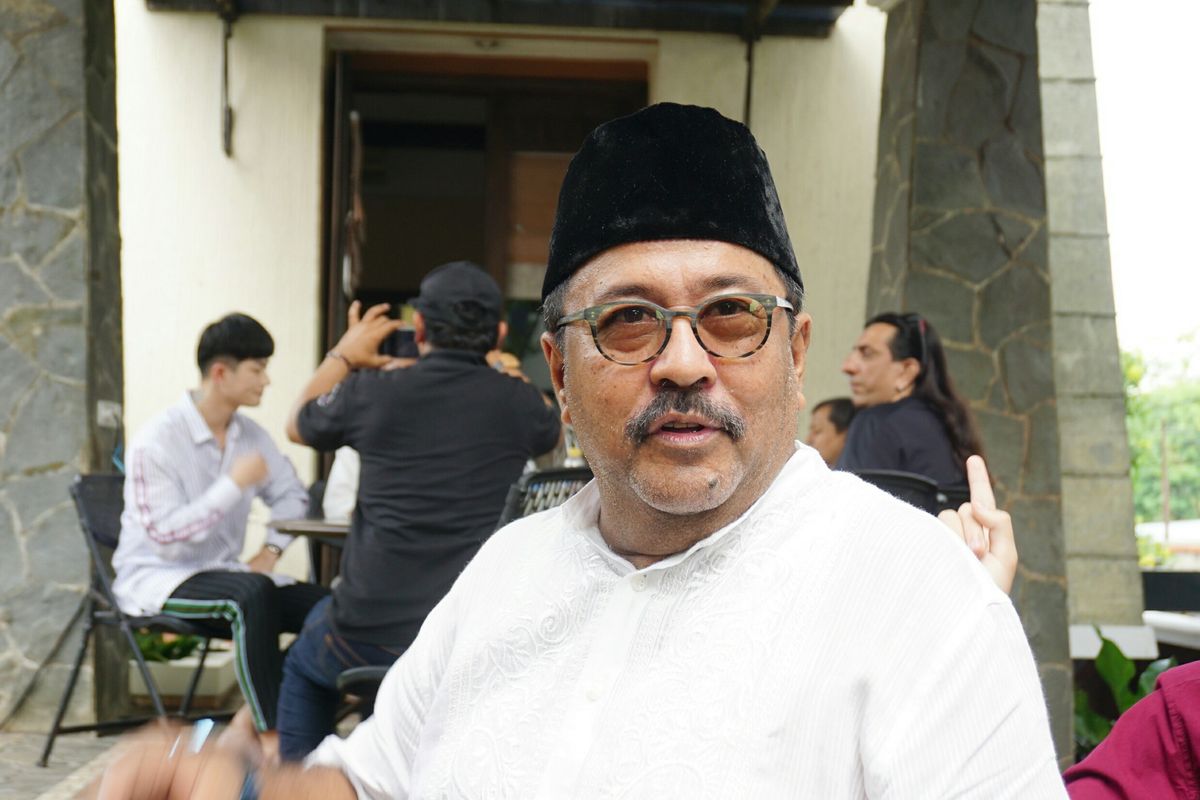 Sineas Rano Karno di kediamannya di kawasan Lebak Bulus, Jakarta Selatan, Kamis (6/6/2019).