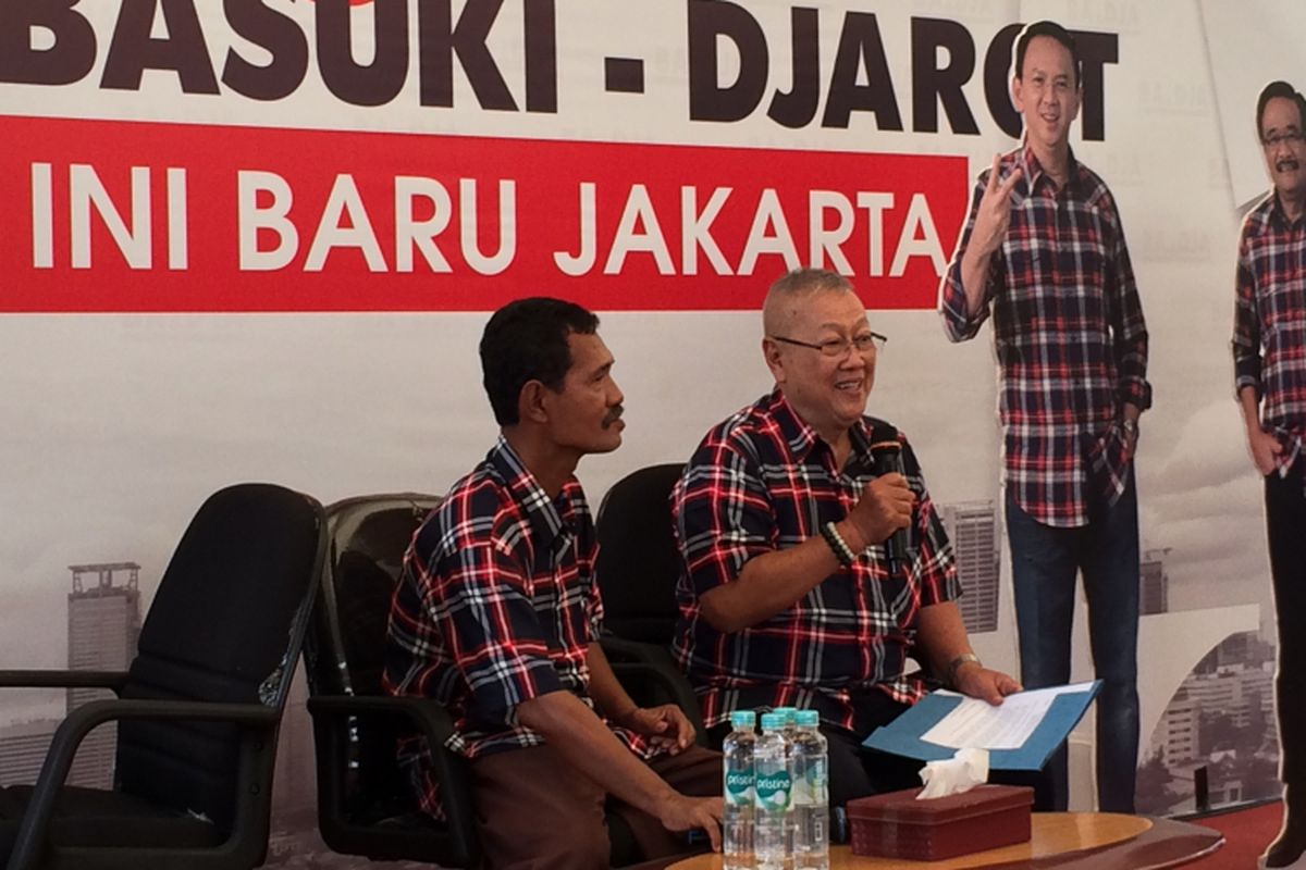 Eddy Sadeli (kanan), Ketua Dewan Pakar Tim Pemenangan calon gubernur-wakil gubernur, Agus Harimurti Yudhoyono-Sylviana Murni mengalihkan dukungan kepada Basuki Tjahaja Purnama atau Ahok-Djarot Saiful Hidayat pada putaran kedua Pilkada DKI Jakarta 2017.