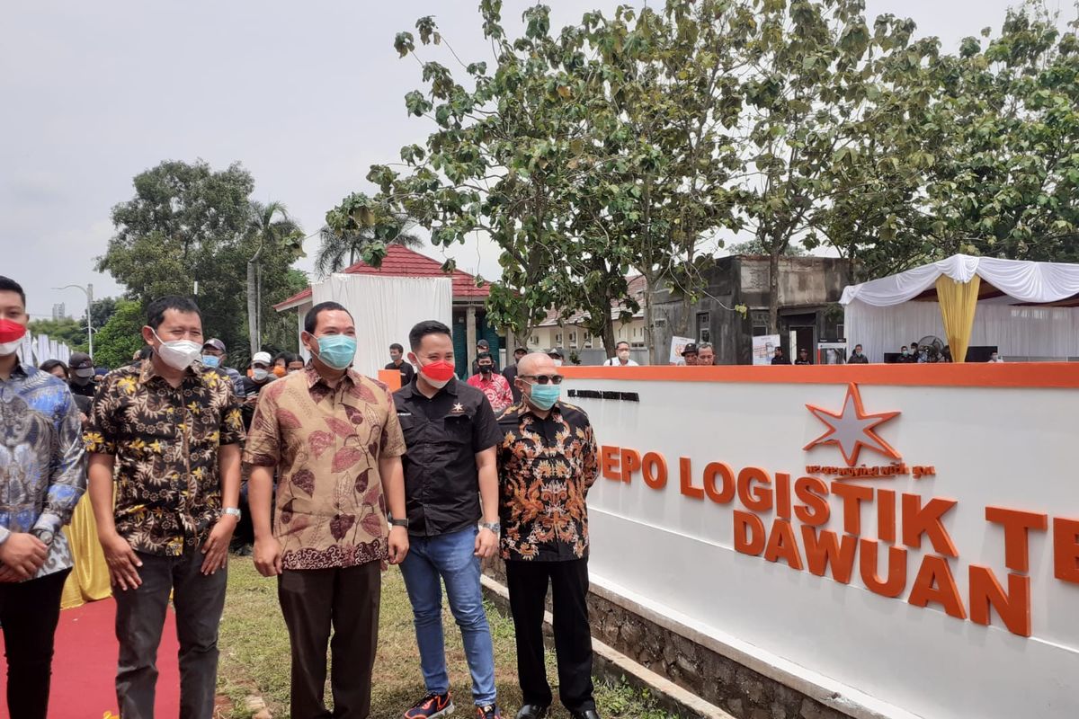 Hutomo Mandala Putera alias Tommy Soeharto saat meresmikan Depo Logistik Dawuan, Cikampek, Karawang, Jawa Barat, Rabu (10/11/2021).