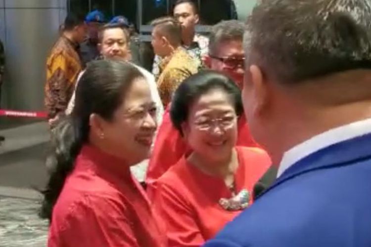 Ketua Umum PDI Perjuangan Megawati Soekarnoputri hadir di acara Hari Ulang Tahun (HUT) Partai Nasdem yang ke-8 di Jakarta Internasional Expo (JI Expo) Kemayoran, Jakarta, Senin (11/11/2019).