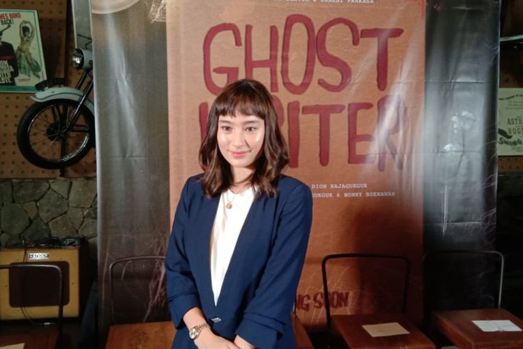 Tatjana Saphira saat menghadiri jumpa pers film Ghost Writer di Yesterday Backyard, Pangeran Antasari, Jakarta Selatan, Selasa (19/2/2019).