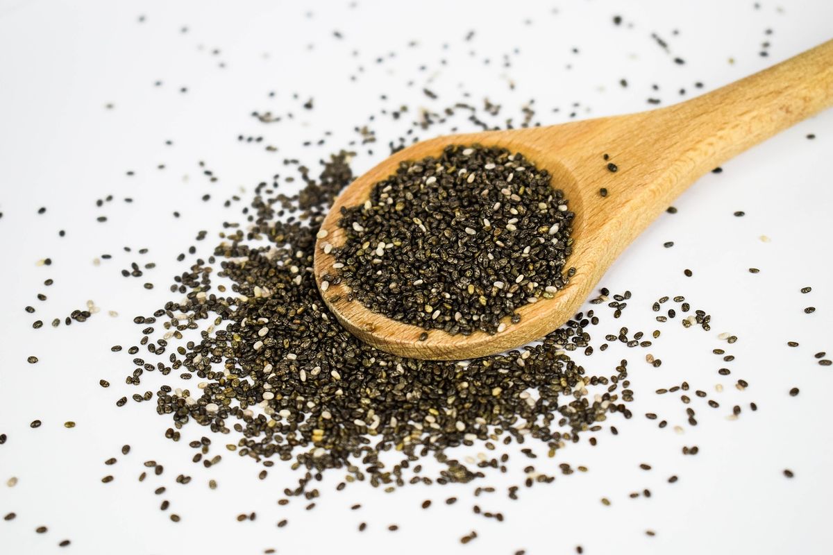 Manfaat chia seed untuk diet menjadi perhatian bagi banyak pelaku diet, terutama karena biji-bijian ini tinggi serat dan bisa membantu untuk kenyang lebih lama.