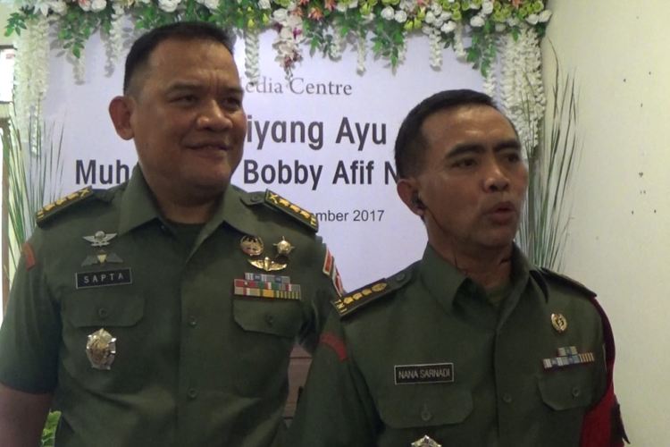 Dansubsatgas bidang Kesehatan Kodam IV/Diponegoro, Kolonel Cpm Nana Sarnadi (kanan) di Solo, Jawa Tengah, Senin (6/11/2017).
