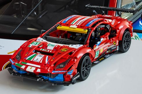 Ferrari 488 GTE Ini Dibikin dari 1.677 Balok Lego