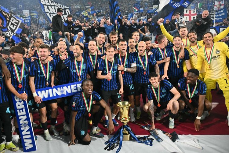 Inter Milan berhasil menjadi juara Coppa Italia 2025-2026 usai mengalahkan Lazio 2-0 di partai final. Pertandingan Lazio vs Inter Milan berlangsung di Stadion Olimpico, Roma, Kamis (14/5/2026) dini hari WIB.