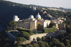 Menengok Castel Gandolfo, Kediaman Pribadi Paus Fransiskus 