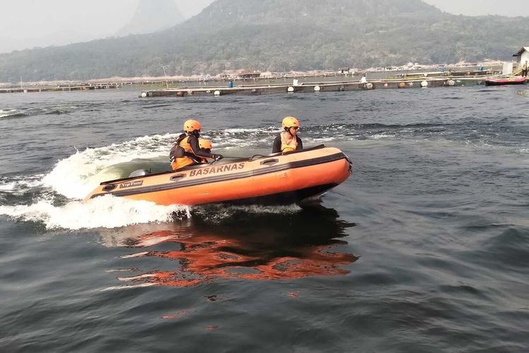 Tim SAR Cari Pria Tenggelam Saat Berenang Pakai 