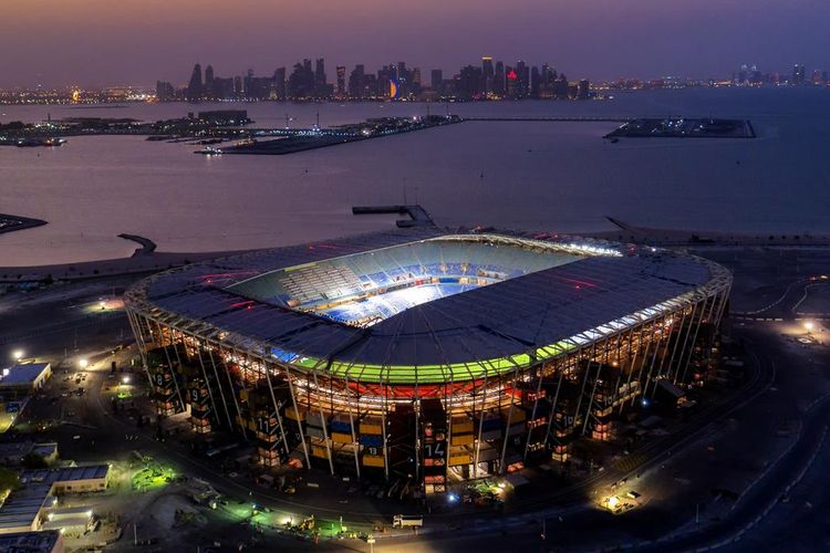 Salah satu stadion yang akan menjadi lokasi pertandingan Piala Dunia 2022 di Qatar.