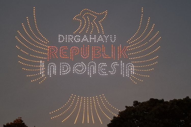 Drone hingga Pesawat F16 Meriahkan Langit Pagi di Jakarta Jelang Merdeka Run