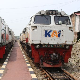 Ilustrasi kereta api lokal atau Commuter Line. KAI Commuter mengubah jadwal perjalanan CL Bandung Raya dan Garut per 1 Januari 2024.