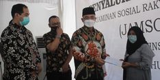 Bantu Gerakkan Perekonomian Nasional, Pemprov Banten Berikan Bansos Jamsosratu
